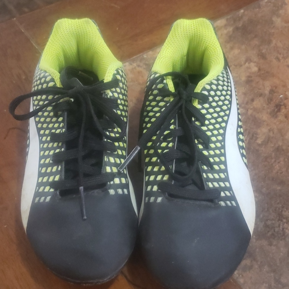 Kids soccer cleats